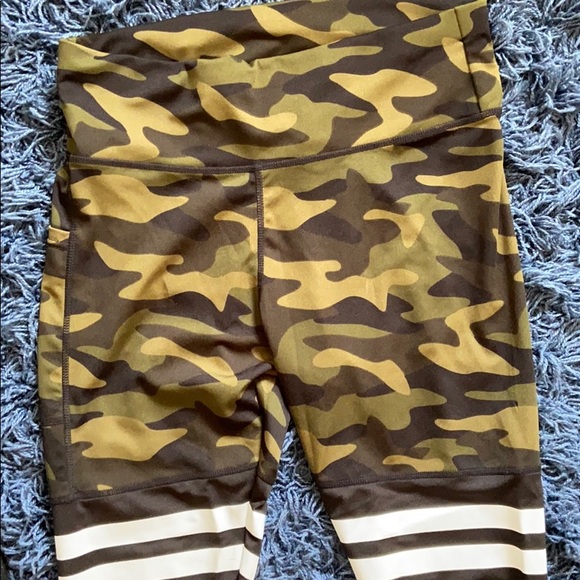 Women’s Camo/Black/Stripe Leggings - Picture 2 of 3